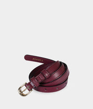 Charger l&#39;image dans la galerie, Ceinture cuir vegan femme Apple Skin bordeaux et boucle laiton dorée, Haute maroquinerie écoreponsable et végane