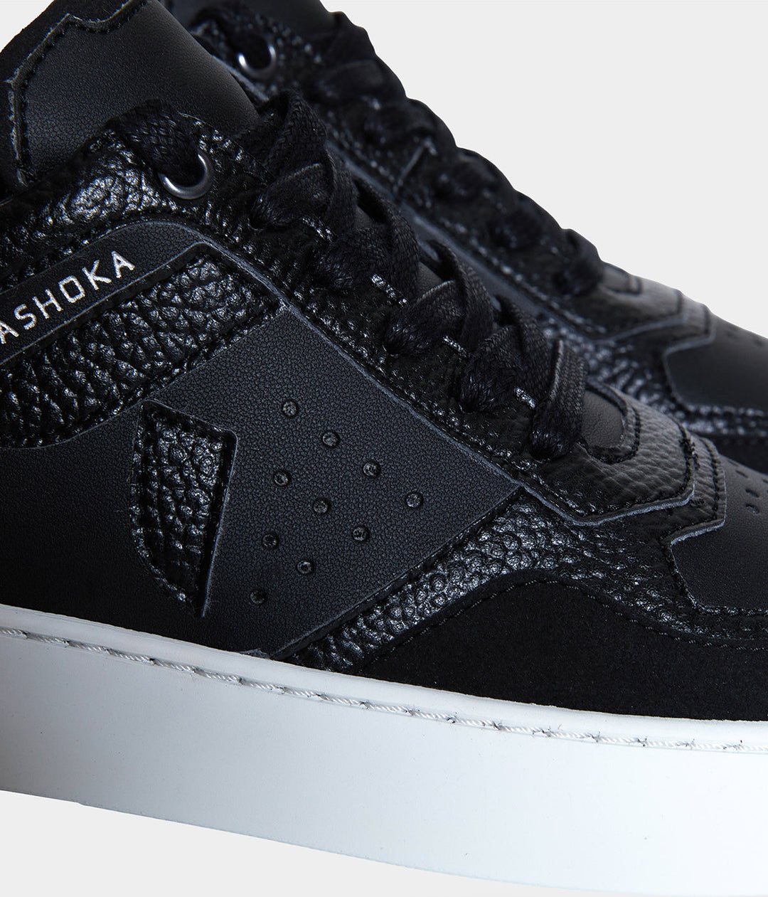 Sneaker végétale Matéo basse biosourcée &amp; recyclée noire - Tennis éthique, écoresponsable et vegan
