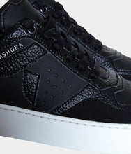 Load image into Gallery viewer, Sneaker végétale Matéo basse biosourcée &amp; recyclée noire - Tennis éthique, écoresponsable et vegan
