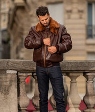 Charger l&#39;image dans la galerie, Blouson aviateur marron, vegan pour homme, Roland, sans cuir, intérieur doublé de fourrure synthétique made in France, fabriqué à Paris, matière italienne, écoresponsable, éthique, écologique, Peta approved et Animal free.