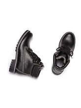 Load image into Gallery viewer, Dock Boots en cuir vegan noir avec intérieur fourré