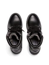 Load image into Gallery viewer, Dock Boots en cuir vegan noir avec intérieur fourré