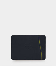 Charger l&#39;image dans la galerie, Grand porte-carte Mylo™️ jaune en mycélium, structure souterraine des champignons - éthique, écoresponsable, écologique, durable et sans cruauté