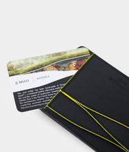 Charger l&#39;image dans la galerie, Grand porte-carte Mylo™️ jaune en mycélium, structure souterraine des champignons - éthique, écoresponsable, écologique, durable et sans cruauté