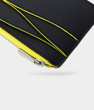 Load image into Gallery viewer, Grand porte-carte zippé Mylo™️ jaune en mycélium, structure souterraine des champignons - éthique, écoresponsable, écologique, durable et sans cruauté