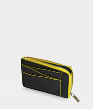 Load image into Gallery viewer, Grand porte-carte zippé Mylo™️ jaune en mycélium, structure souterraine des champignons - éthique, écoresponsable, écologique, durable et sans cruauté