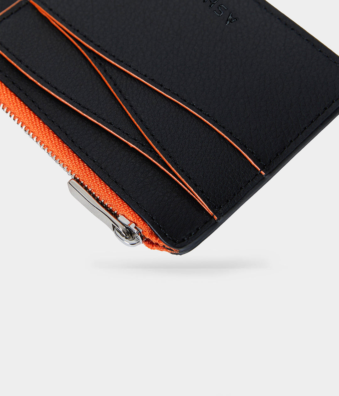 Grand porte-carte zippé Mylo™️ orange en mycélium, structure souterraine des champignons - éthique, écoresponsable, écologique, durable et sans cruauté