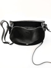 Charger l&#39;image dans la galerie, Vegan Women&#39;s Saddle Bag | Will&#39;s Vegan Store