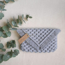 Charger l&#39;image dans la galerie, Pochette macramé