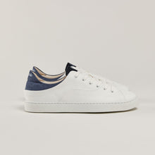 Load image into Gallery viewer, Sneakers femme after surf en raisin couleur blanc bleu en vue packshot de côté