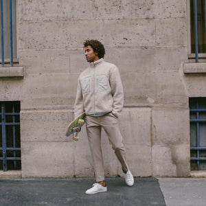 Sneakers homme after surf en raisin couleur blanc et kaki en vue portée lifestyle