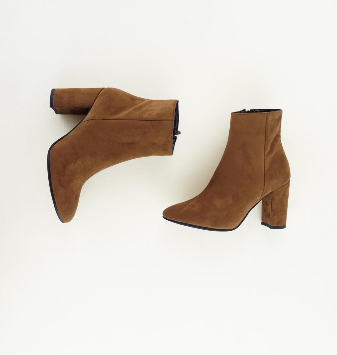 Bottines vegan à talons en suede marron