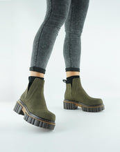 Load image into Gallery viewer, bottines vegan en daim khaki