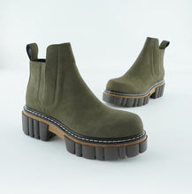 Load image into Gallery viewer, bottines vegan en daim khaki