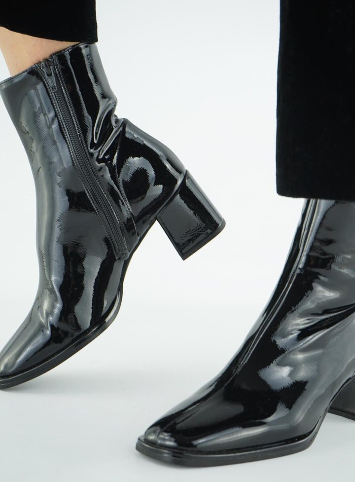 Bottines vegan noires vers à talons