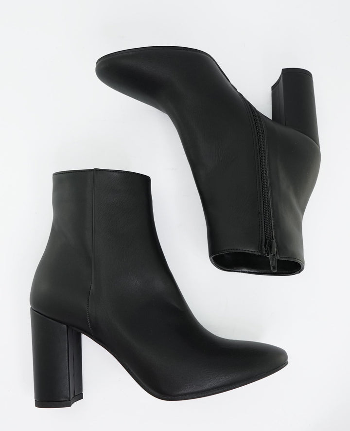 bottines noires vegan à talons hauts