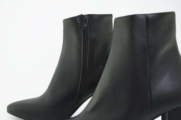 bottines noires vegan à talons hauts