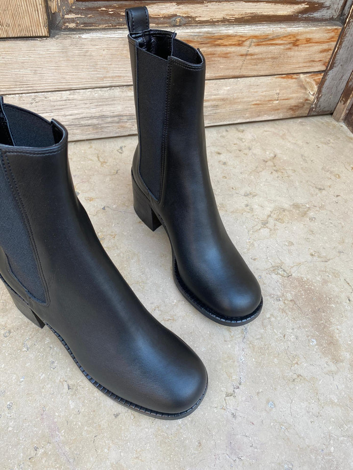 bottines noires eco responsables et vegan élégantes à talons