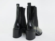 Load image into Gallery viewer, bottines vegan noires vernies à talons